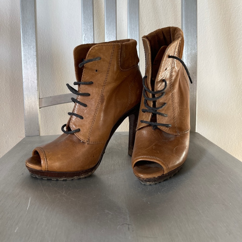 Uterque Leather Lace Up Boots